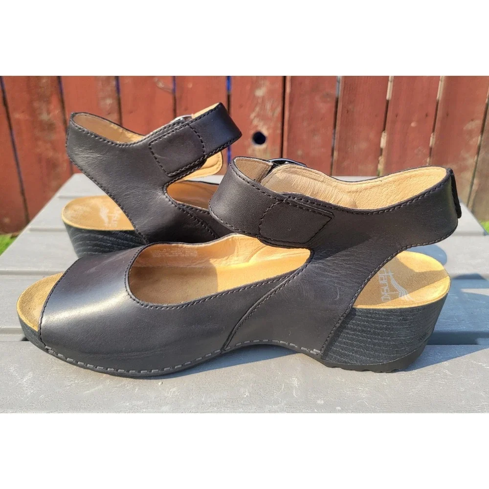 Dansko tiana are